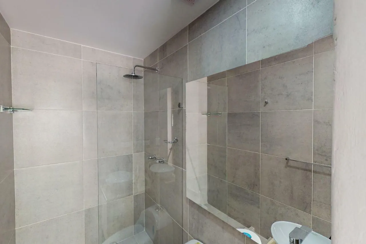 شقة ميديلين  في Acogedor Apartamento Con Balcon 202 Edificio Borbon كولومبيا
